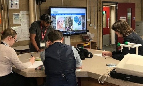 Latest News » Year 12 students get creative with poet and musician, Quinton Green